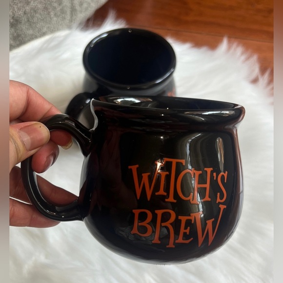 5 Halloween Mugs, 2 Cauldron Witch's
Brew mug, 3 Orange Jack O Lantern Mug - Picture 7 of 11